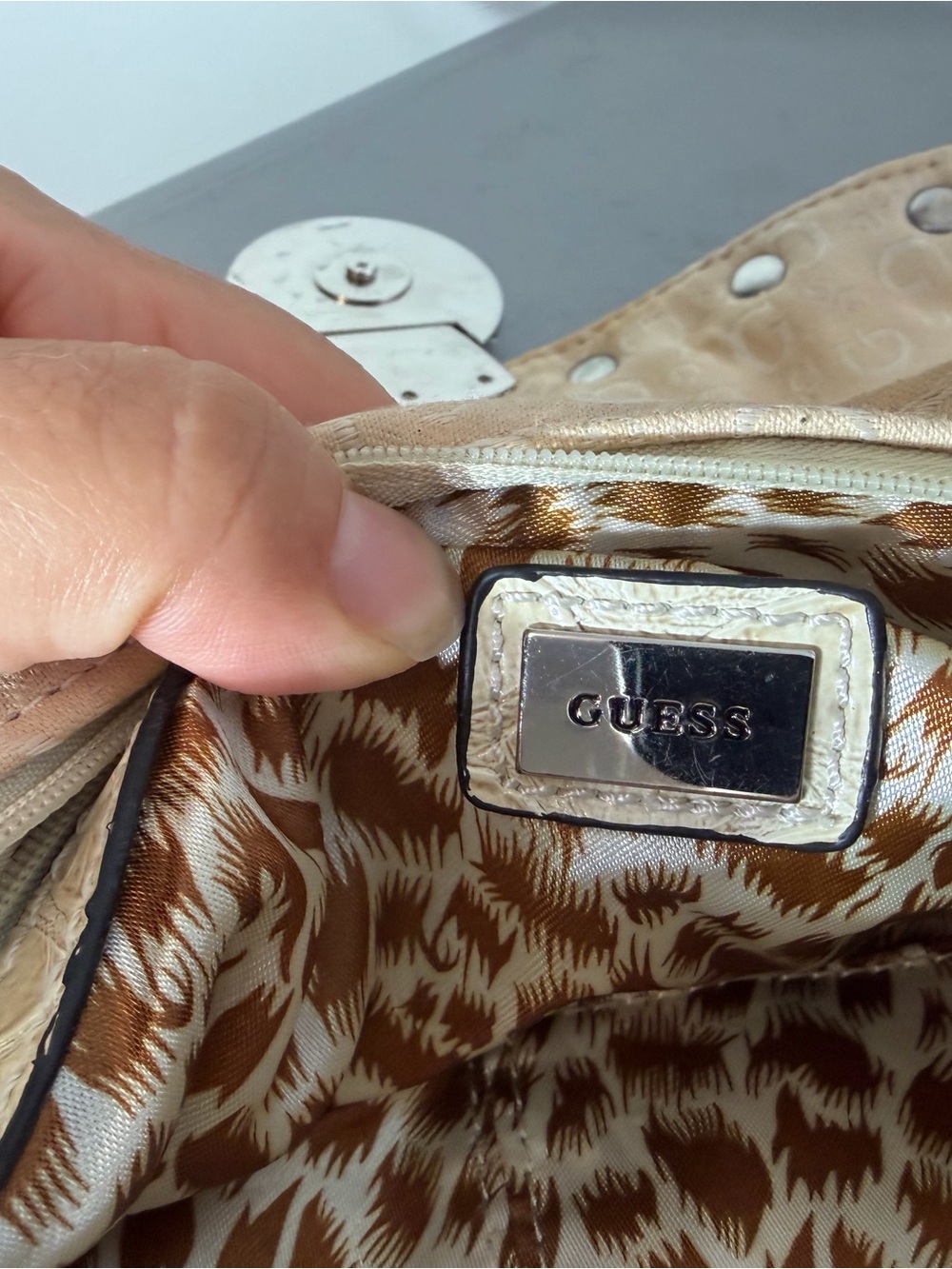 GUESS Cream Studded Logo Shoulder Bag #Y2K - Picture 5 of 8